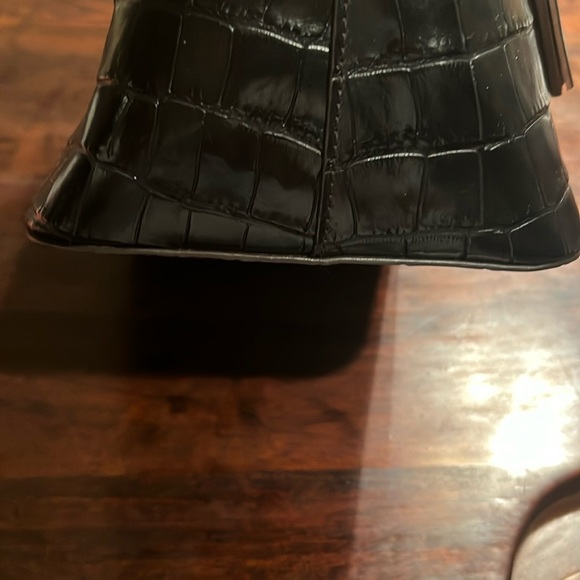 DOONEY & BOURKE Croc Embossed Leather Crossbody Bag - Picture 5 of 17